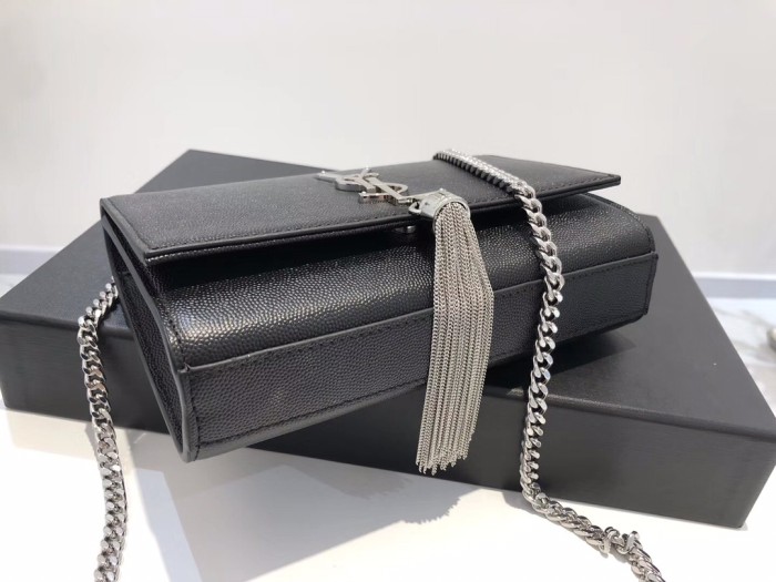 Handbags  SAINT LAURENT 469390 size 20x12.5x5 cm