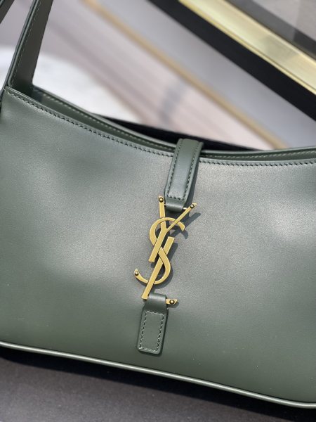 Handbags  SAINT LAURENT 657228 size 24.5x16x6 cm