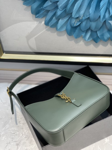 Handbags  SAINT LAURENT 657228 size 24.5x16x6 cm