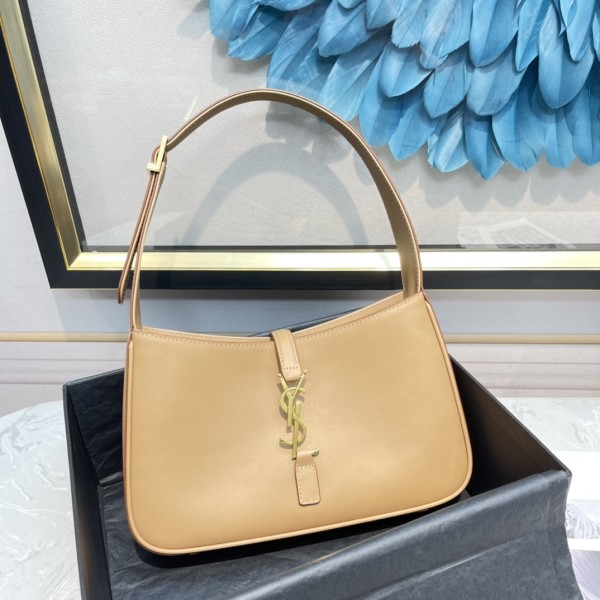 Handbags  SAINT LAURENT 657228 size 24.5x16x6 cm