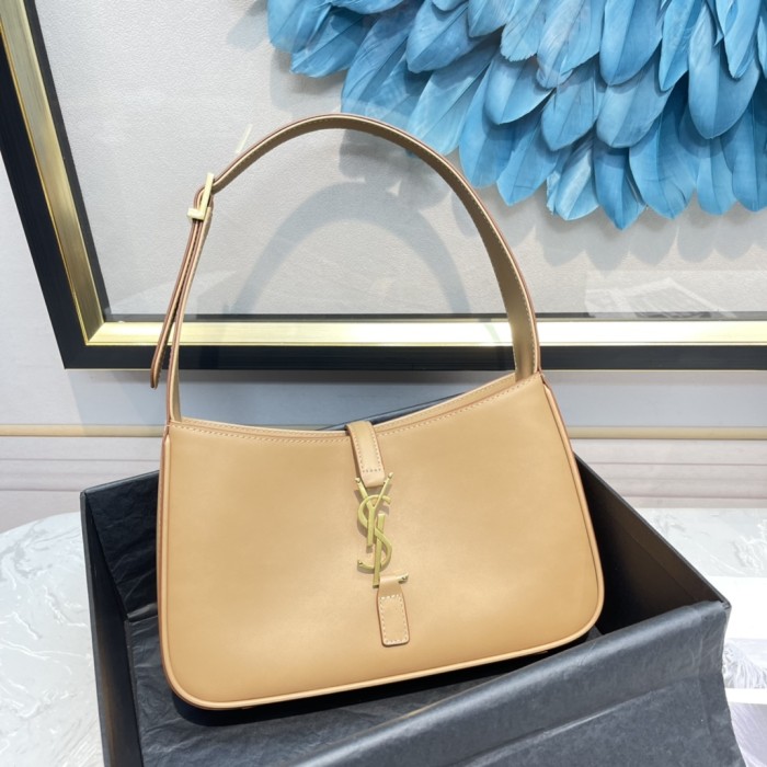 Handbags  SAINT LAURENT 657228 size 24.5x16x6 cm
