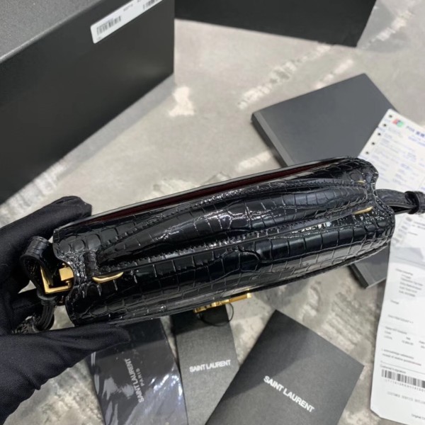 Handbags  SAINT LAURENT 602716 size 20x16x7.5 cm