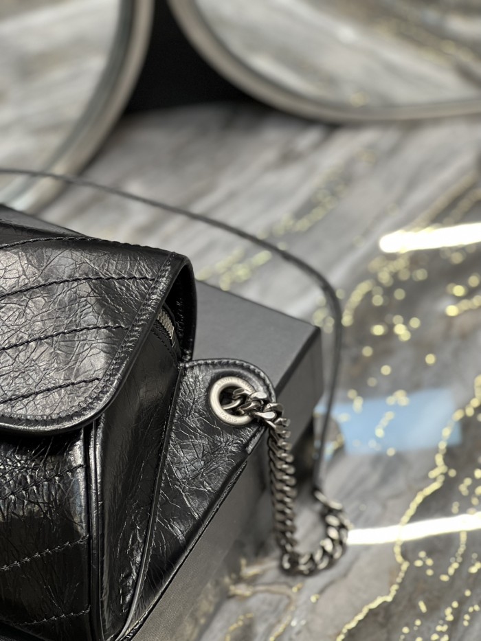 Handbags SAINT LAURENT 577124 size 28x16x9 cm