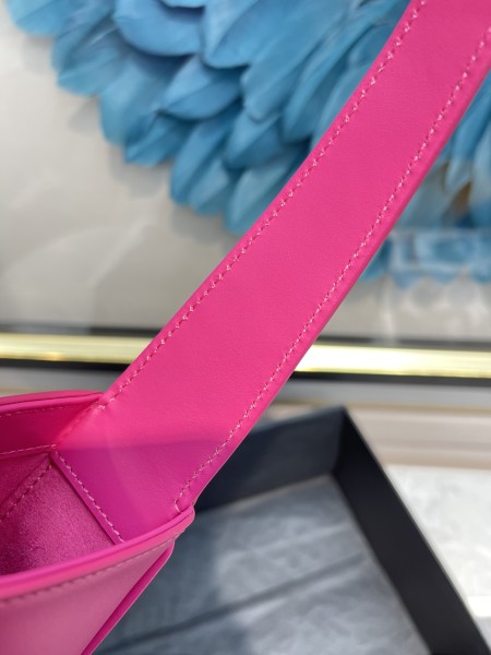 Handbags  SAINT LAURENT 657228 size 24.5x16x6 cm