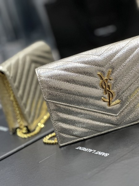 Handbags SAINT LAURENT 393953 size 19x11.5x4 cm