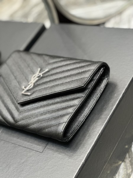 Handbags SAINT LAURENT 617662 size 21×6×3 cm