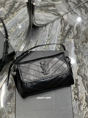 Handbags SAINT LAURENT 577124 size 28x16x9 cm
