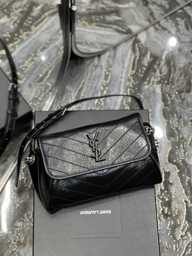 Handbags SAINT LAURENT 577124 size 28x16x9 cm
