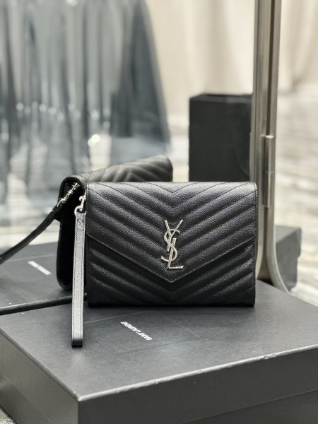 Handbags SAINT LAURENT 617662 size 21×6×3 cm