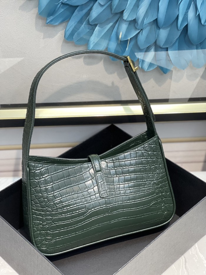 Handbags  SAINT LAURENT 657228 size 24.5x16x6 cm