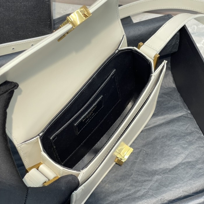 Handbags  SAINT LAURENT 634306 size 19x13x5 cm