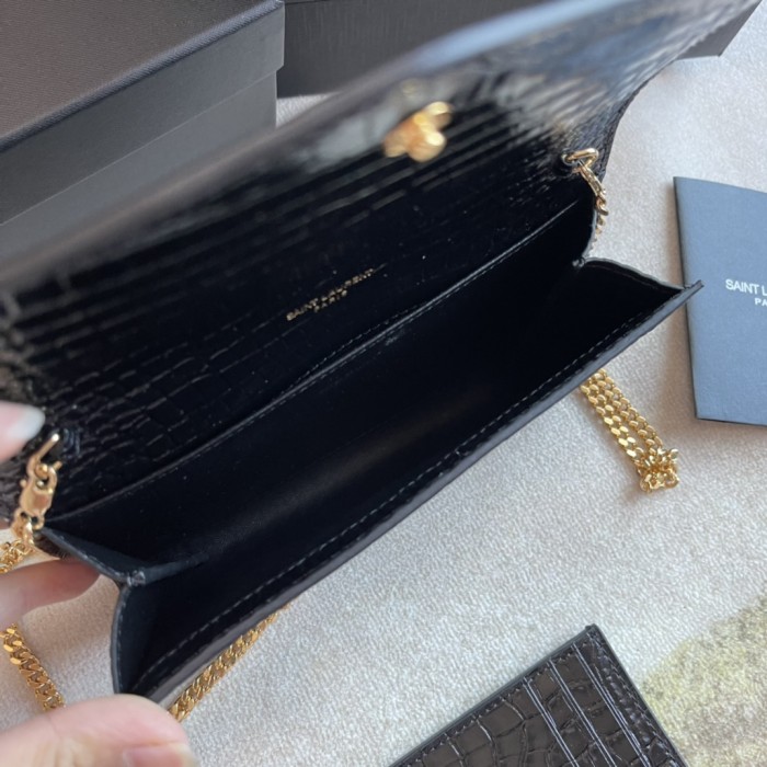 Handbags SAINT LAURENT 607788 size 19x12x4 cm