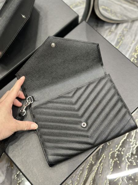 Handbags SAINT LAURENT 617662 size 21×6×3 cm