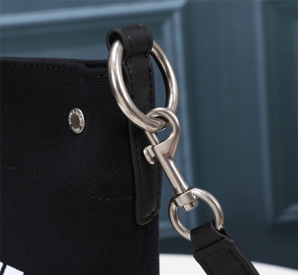 Handbags SAINT LAURENT 669299 size 20×30×28.5 cm