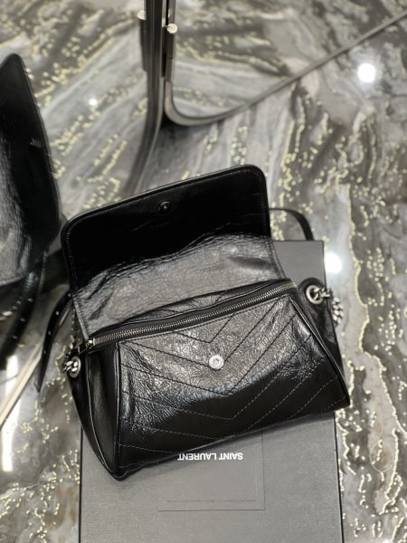 Handbags SAINT LAURENT 577124 size 28x16x9 cm