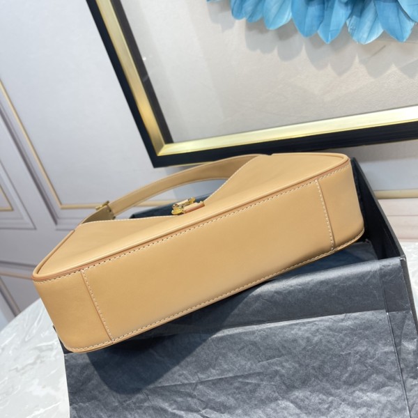 Handbags  SAINT LAURENT 657228 size 24.5x16x6 cm