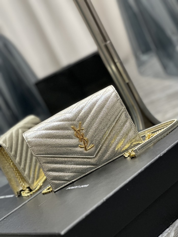 Handbags SAINT LAURENT 393953 size 19x11.5x4 cm