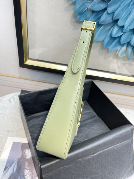 Handbags  SAINT LAURENT 657228 size 24.5x16x6 cm