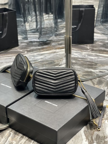 SAINT LAURENT LOU Quilting Bright Calfskin Camera Bag, Crossbody Bag, Shoulder Bag Women's Black 748849-DV701-1000 size 19*5*10.5 cm