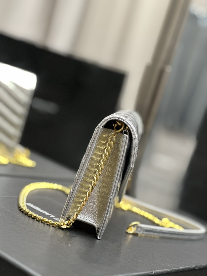 Handbags SAINT LAURENT 393953 size 19x11.5x4 cm