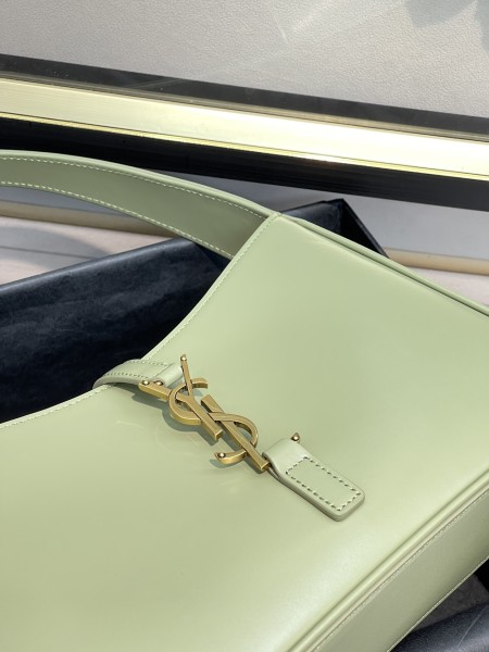 Handbags  SAINT LAURENT 657228 size 24.5x16x6 cm