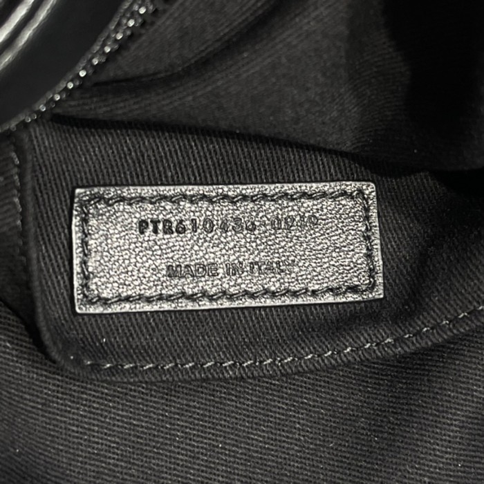 Handbags SAINT LAURENT 610436 size 17x17x5.5 cm