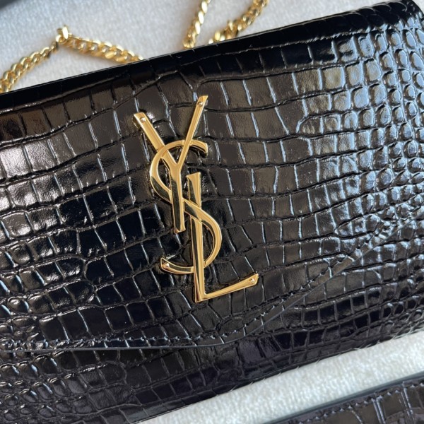 Handbags SAINT LAURENT 607788 size 19x12x4 cm