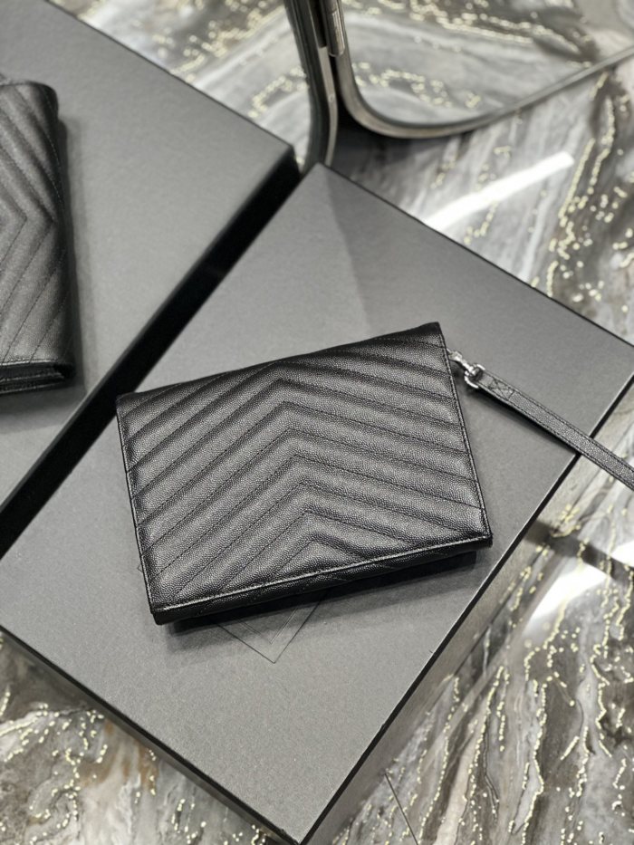 Handbags SAINT LAURENT 617662 size 21×6×3 cm