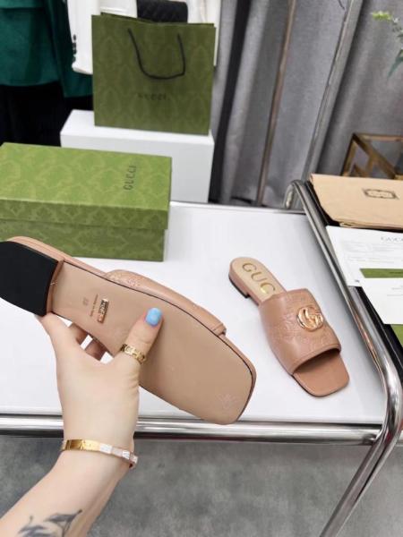 Gucci leather print slides Brown