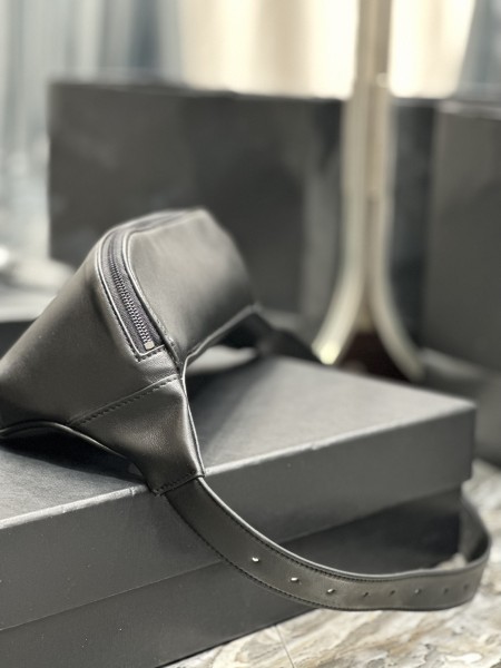 Handbags SAINT LAURENT 569737 size 25×14×3.5 cm