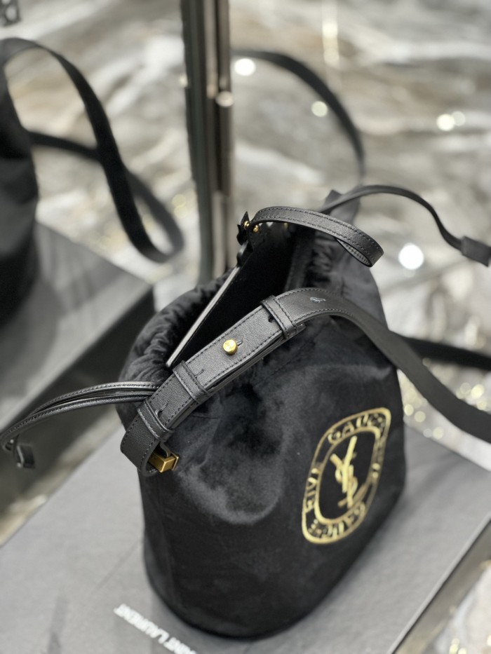 Handbags SAINT LAURENT 710261 size 21×23×14 cm