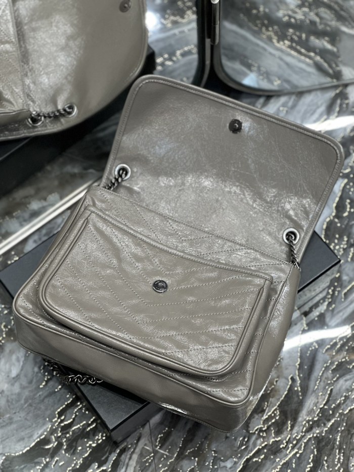 Handbags SAINT LAURENT 498830 size 32x23x9 CM 