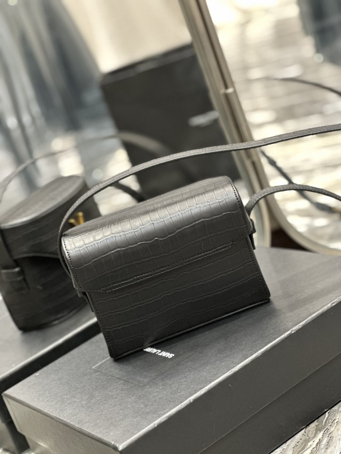 Handbags SAINT LAURENT 710080 size 19×15×8 cm