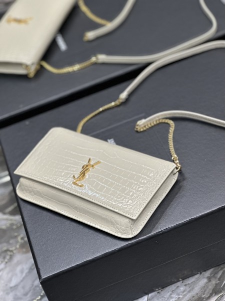 Handbags SAINT LAURENT 635095 size 18x11x2 cm