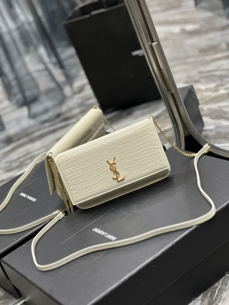 Handbags SAINT LAURENT 635095 size 18x11x2 cm