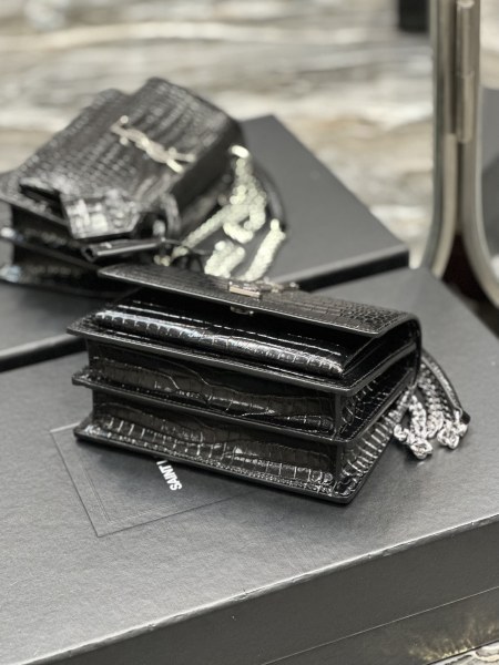 Handbags SAINT LAURENT 441972 size 19×13×8 cm 