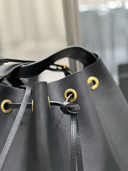 Handbags SAINT LAURENT 697941 size 44×33×2.5 cm