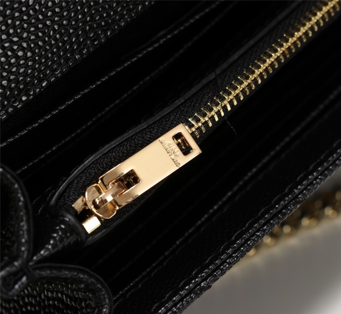 Handbags SAINT LAURENT 26801 size 22.5x14x4 cm