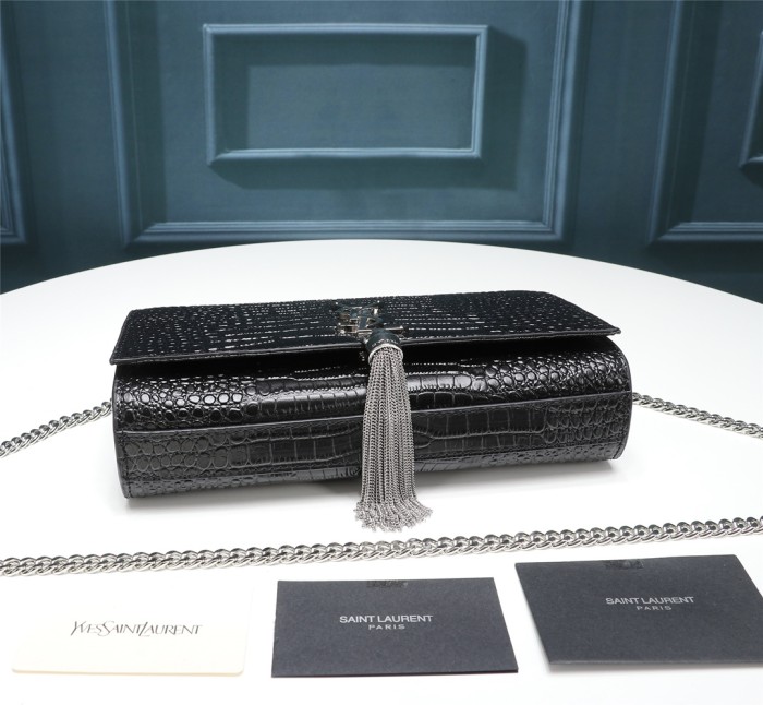 Handbags SAINT LAURENT 26700 size 24*5.5*14.5 cm