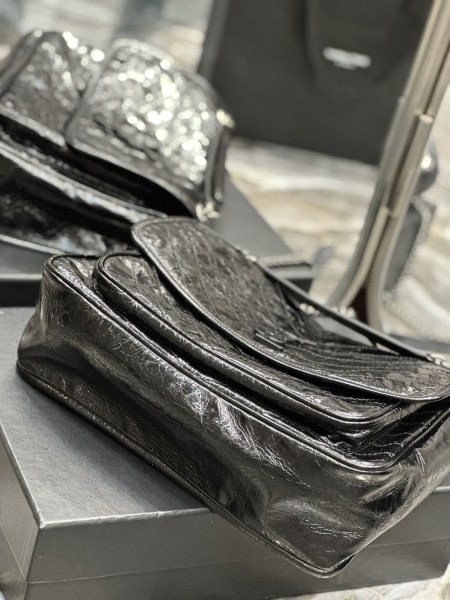 Handbags SAINT LAURENT 498830 size 32x23x9 CM 