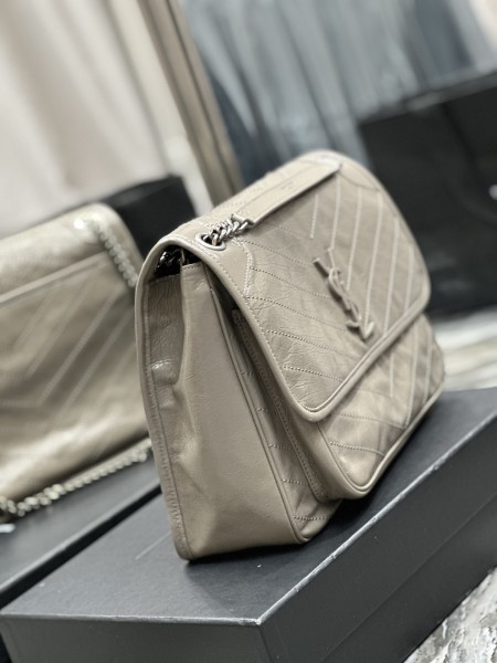 Handbags SAINT LAURENT 498830 size 32x23x9 CM 