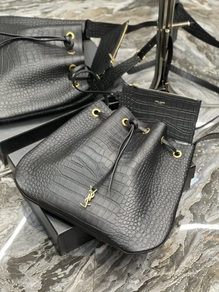 Handbags SAINT LAURENT 697941 size 44×33×2.5 cm