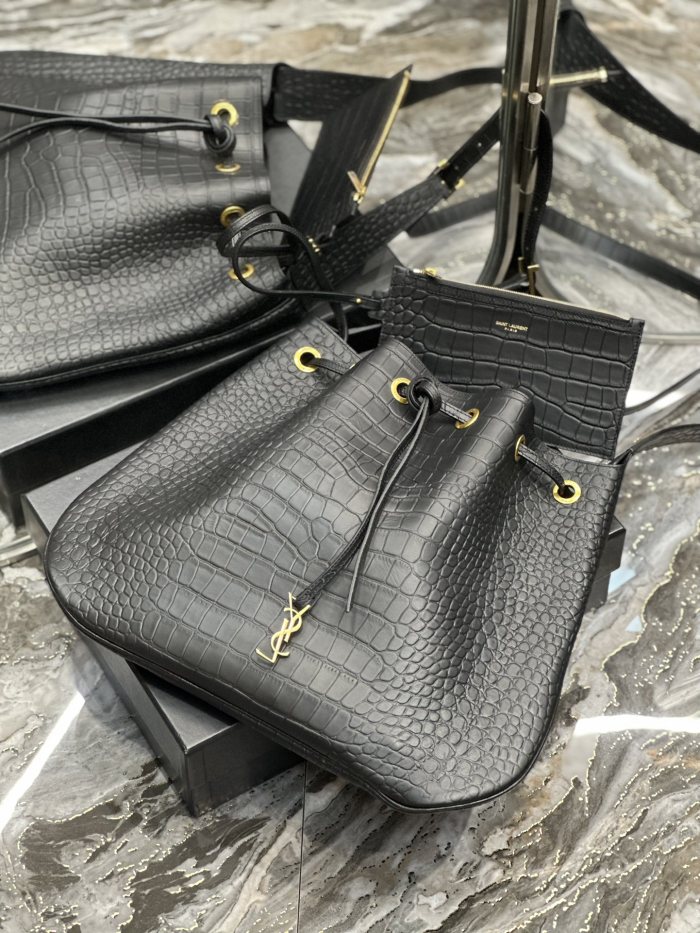 Handbags SAINT LAURENT 697941 size 44×33×2.5 cm