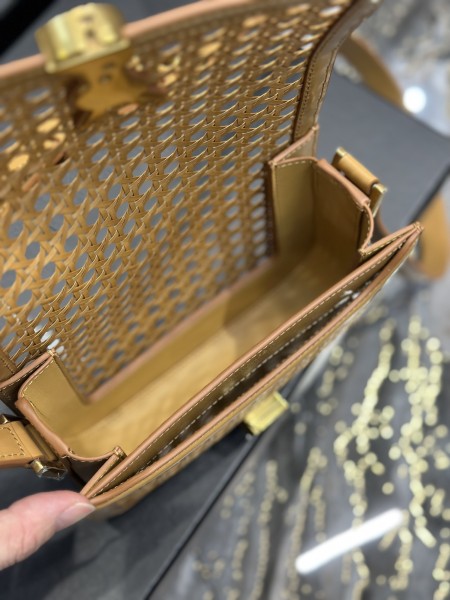 Handbags SAINT LAURENT 634306 size 19×13×5 cm