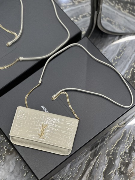 Handbags SAINT LAURENT 635095 size 18x11x2 cm