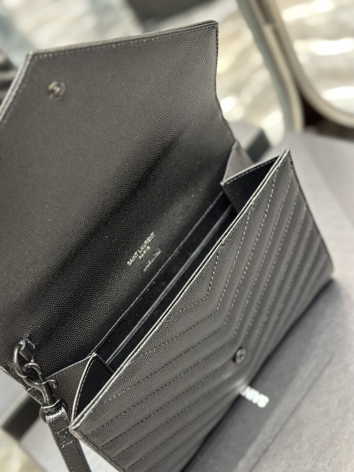 Handbags SAINT LAURENT 617662 size 21×6×3 cm