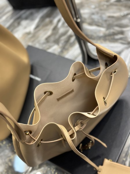 Handbags SAINT LAURENT 697941 size 44×33×2.5 cm