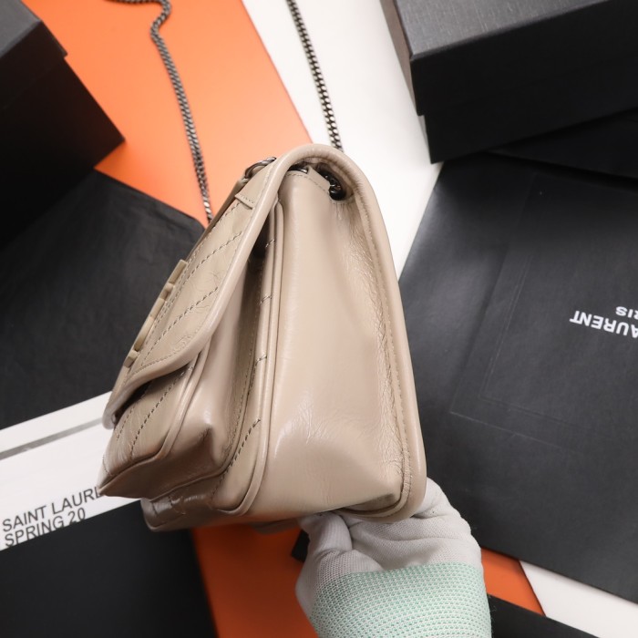 Handbags SAINT LAURENT 533037 size 22x16.5x12 cm