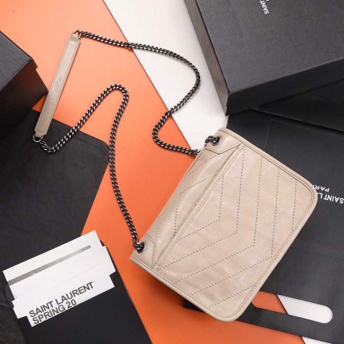 Handbags SAINT LAURENT 533037 size 22x16.5x12 cm