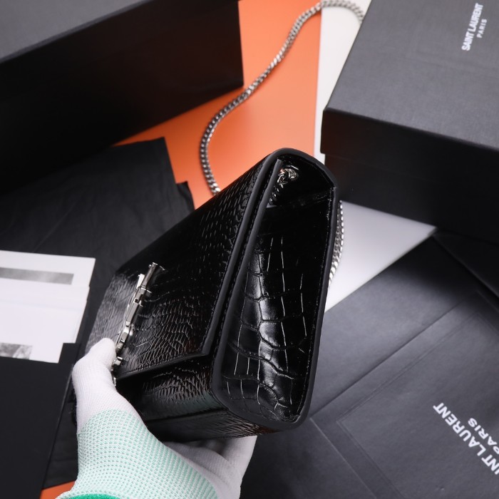 Handbags SAINT LAURENT 354119 size 24x14.5x5 cm